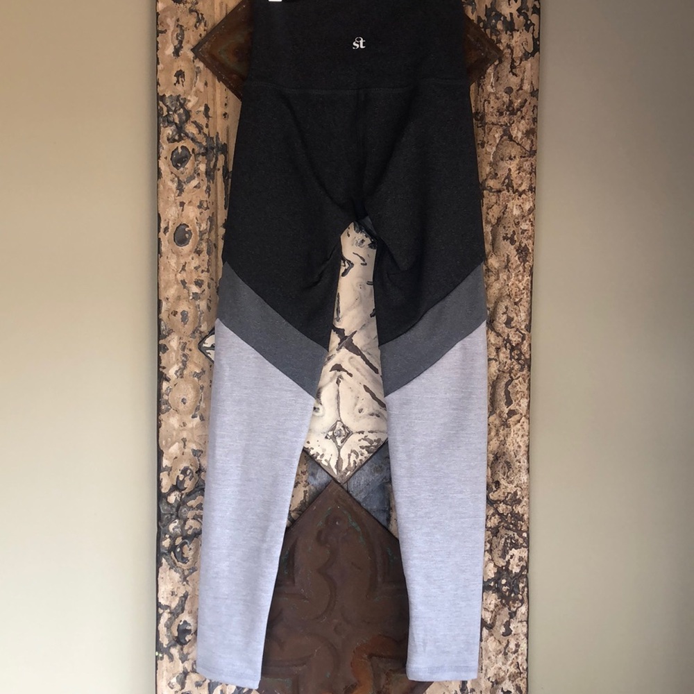 Strut This Yoga Legging Pure Barre